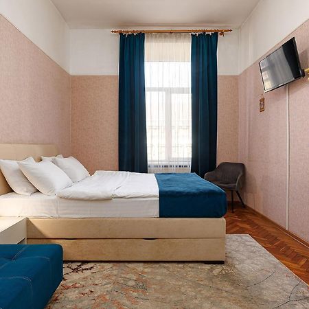 2 Bedrooms Apartments Levia 2 利沃夫 外观 照片